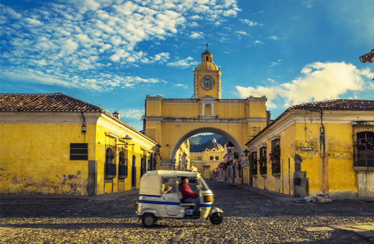 how to get airport shuttle from guatemala city to antigua