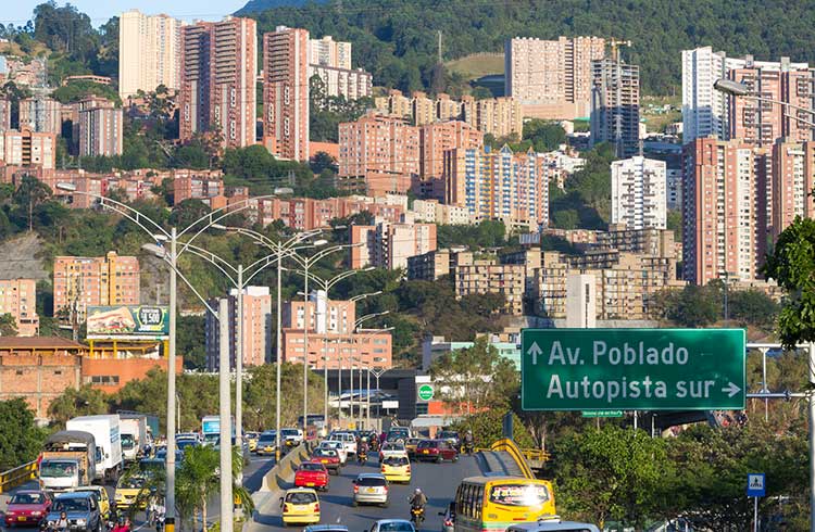 A Guide to Getting Around Medellin: Metro, Taxi & Bus