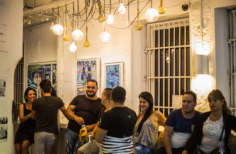 Mojitos & Salsa: Top Nightlife Experiences in Cuba