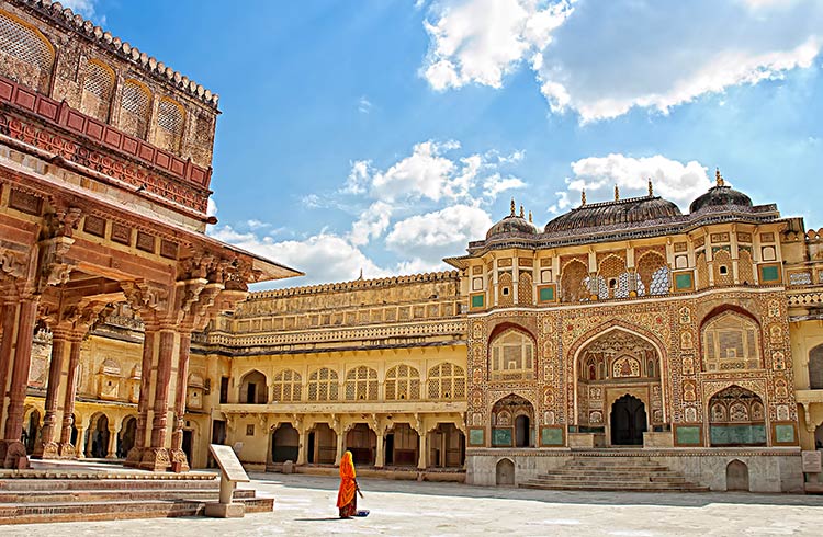 Jaipur: Chaotic Bazaars, Lake Views & Forts Galore