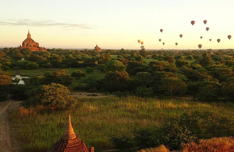 Sunrise from Ta Wet temple, Bagan