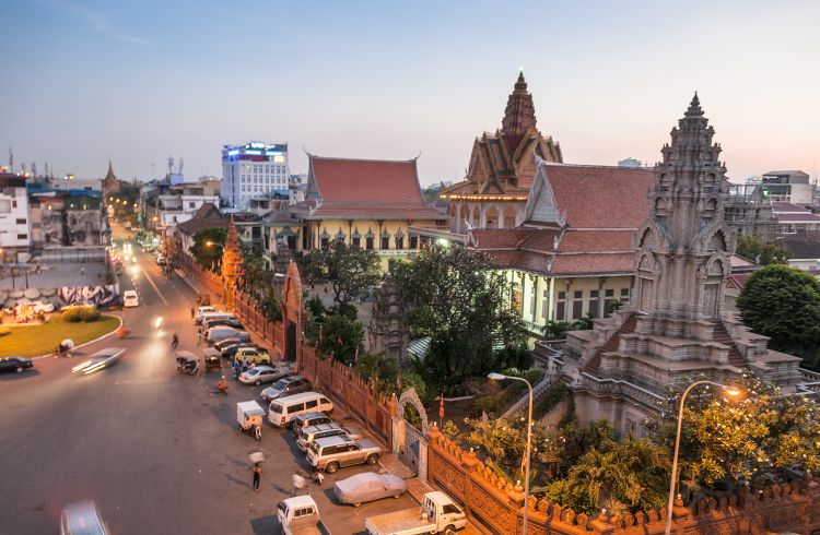 Wat Ounalom At Sunset In Phnom Penh, Cambodia