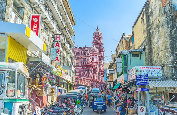 The busy street of Pettah Market in Colombo