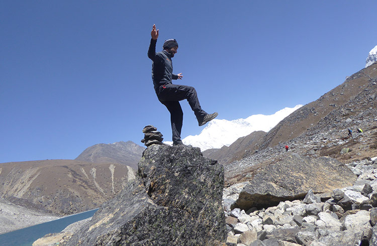 How to Handle Altitude Sickness While Trekking in Nepal