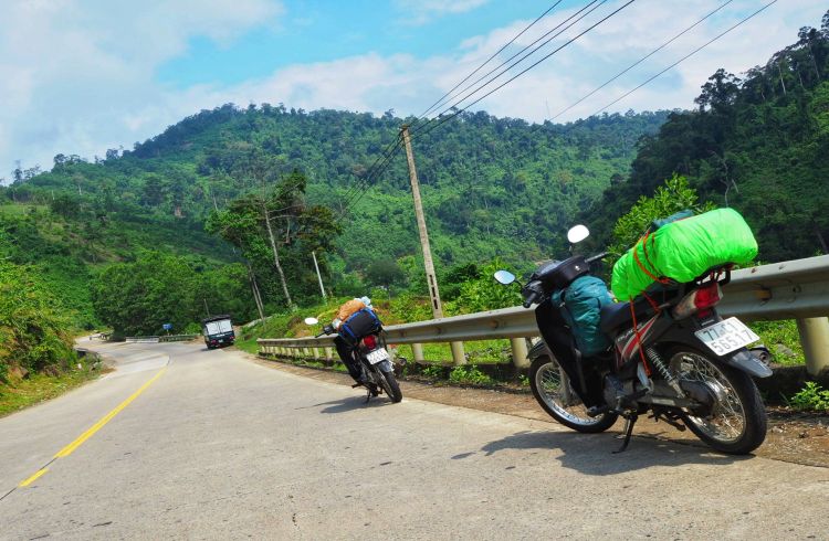 How to Cross the road in Viet Nam - The New York Times 