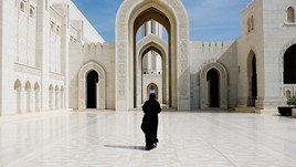 4 Important Etiquette Tips for Travelers in Oman