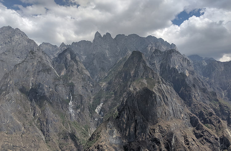 Sharp mountain peaks in Tiger Leaping Gorge