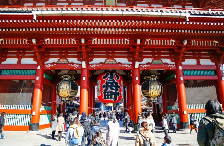 Visitors Sensoji temple in Tokyo.