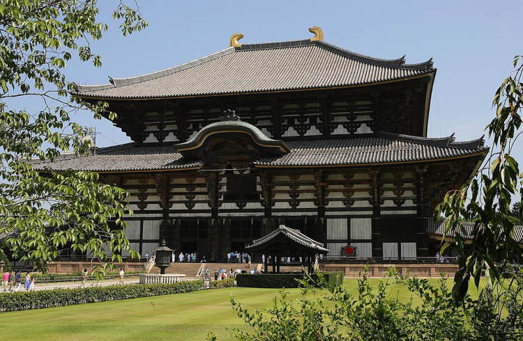 Tōdai-ji temple, the world's largest wooden building, in Nara, Japan.