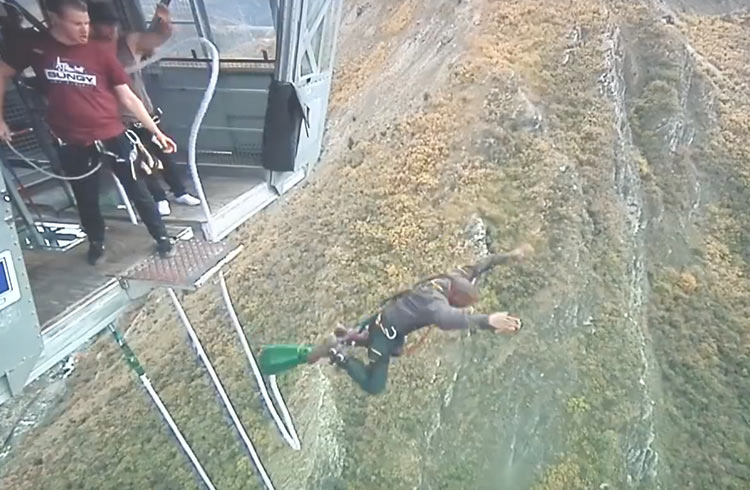 New Zealand Discoveries: Bungee Jumping in Queenstown