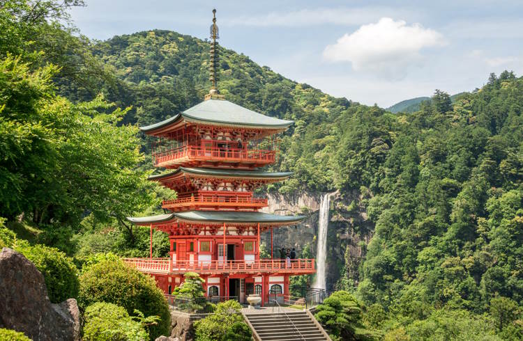 The Buddhist Seigantoji Temple alongside Japan's highest waterfall, Nachi Falls, Honshu, Japan.