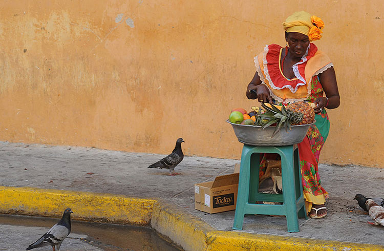 Woman selling fruit on Colombia street