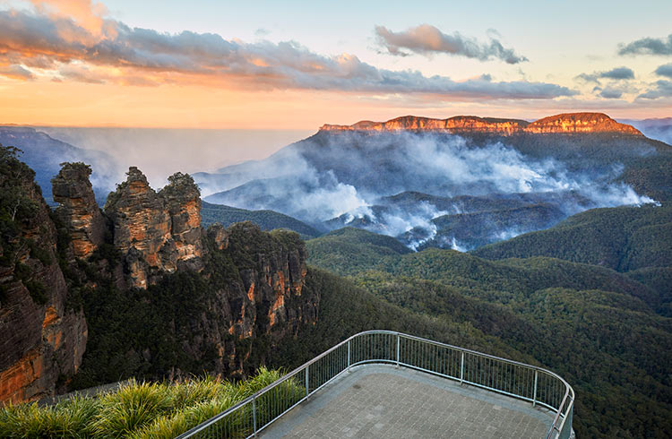Blue Mountains lookout over fires