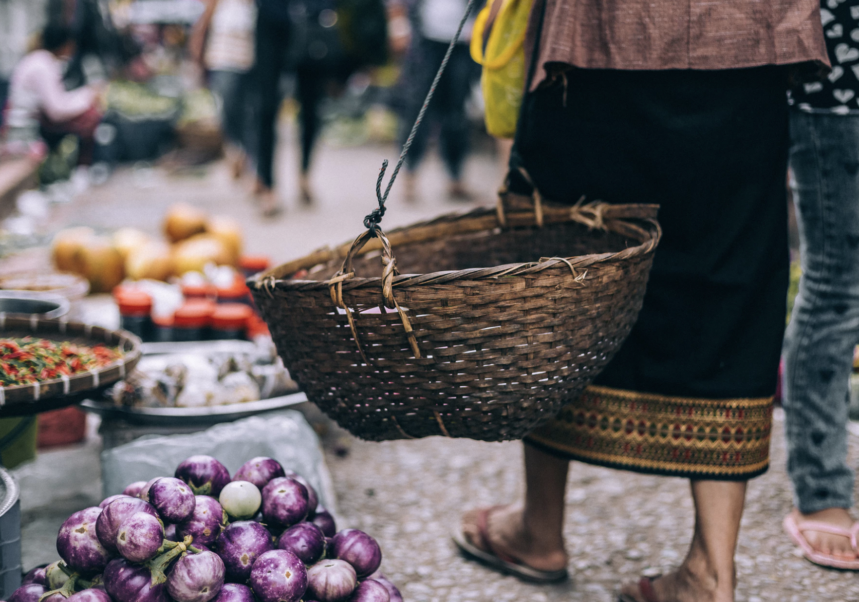 6 Tips for Shopping Sustainably Around the World