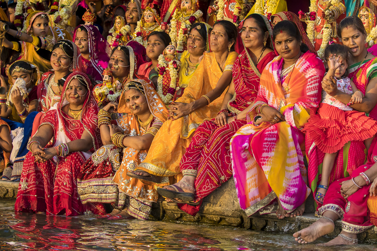 Grand processions weave through narrow streets towards Gangaur Ghat at Pichola Lake.  The finely attired girls and women line the steps of the Ghat in a spectacularly colourful congregation, waiting for the moment to release the decorated idols on the sacred waters of the Lake. 
