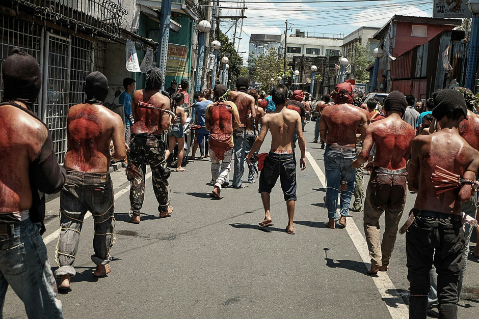 More than a hundred of “Namamanata” paraded on the urban streets of Brgy.Tolentino in Pasay City. According to Eddie Pablo, number of participants is growing each year. Most of them are men of same clan which serves as family tradition. 