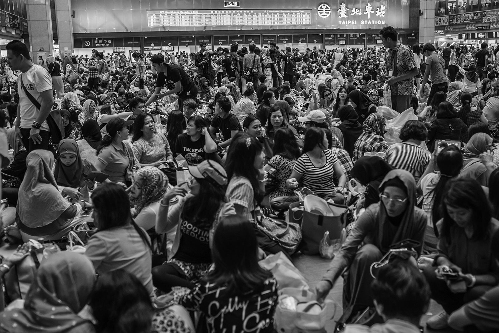 Thousands of Indonesian migrant workers gather at Taipei Main Station Sunday, July 19, 2015 to celebrate Hari Rayi Aidilfitri, the Muslim festival marking the end of Ramadan. There are over 200,000 migrant workers from Indonesia living in Taiwan, making them the largest group of migrant workers in Taiwan.