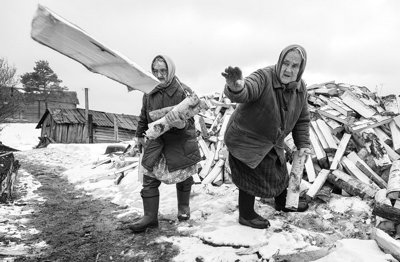 Alla Travina and Nina Udalova suffer and throws chopped firewood.