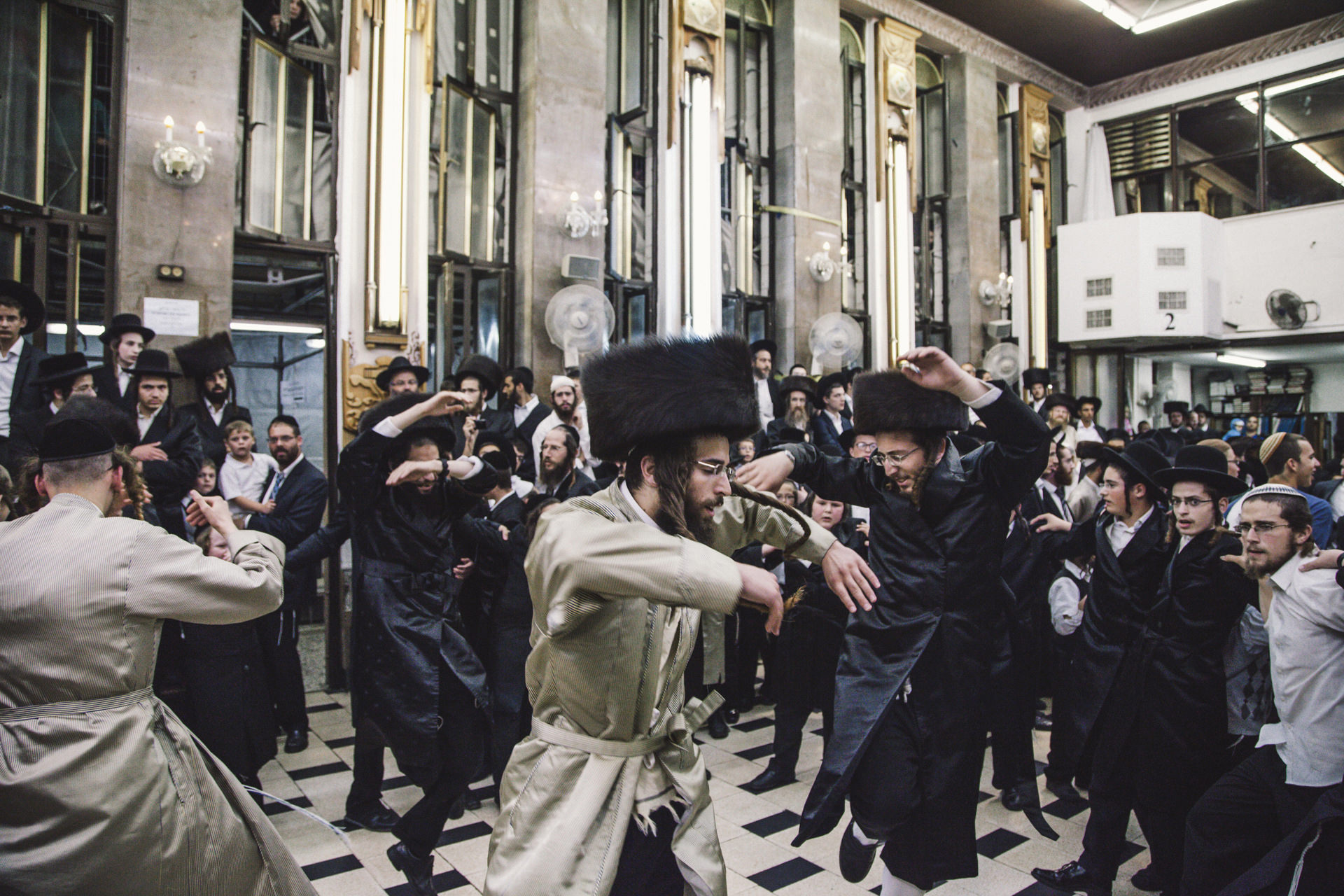 Ultra-Orthodox people dance in the feast of the torah, a sacred celebration in a synagogue in Mea Shearim, the orthodox neighborhood in Jerusalem.
