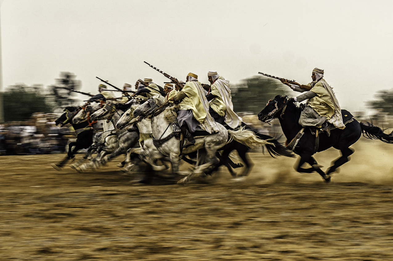 The race begins, in this tournament, each team of knights tryies to synchronize their speed