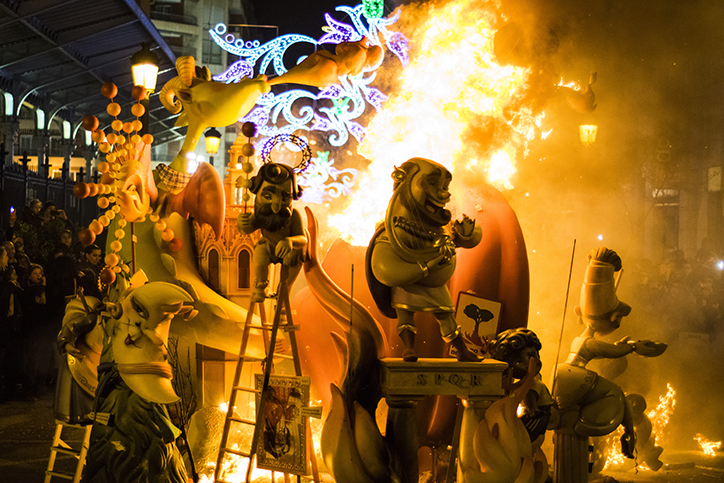 While many of the Fallas are satirical and focus on politics, there are smaller ones based on children's themes, which are typically burned before the larger ones. Some of the first Fallas can be lit as early as 10pm.