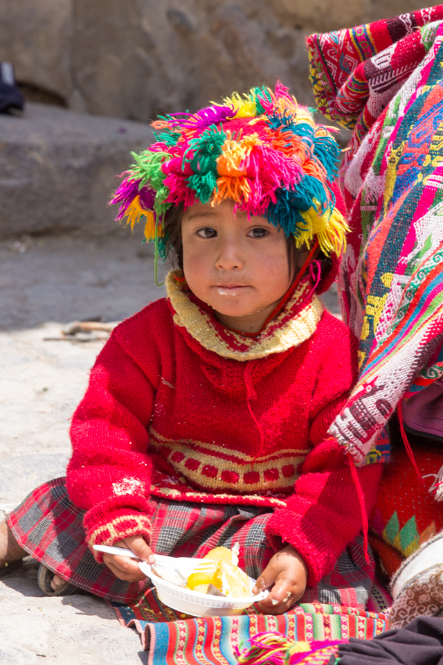 The daughter of the artisan, is only two years old, and is already alongside her mother to learn the art and some day, follow in her footsteps. Her name is Kikose, and unlike other kids of her generation, she still adorns traditional clothing while playing in the streets of Ollantaytambo.