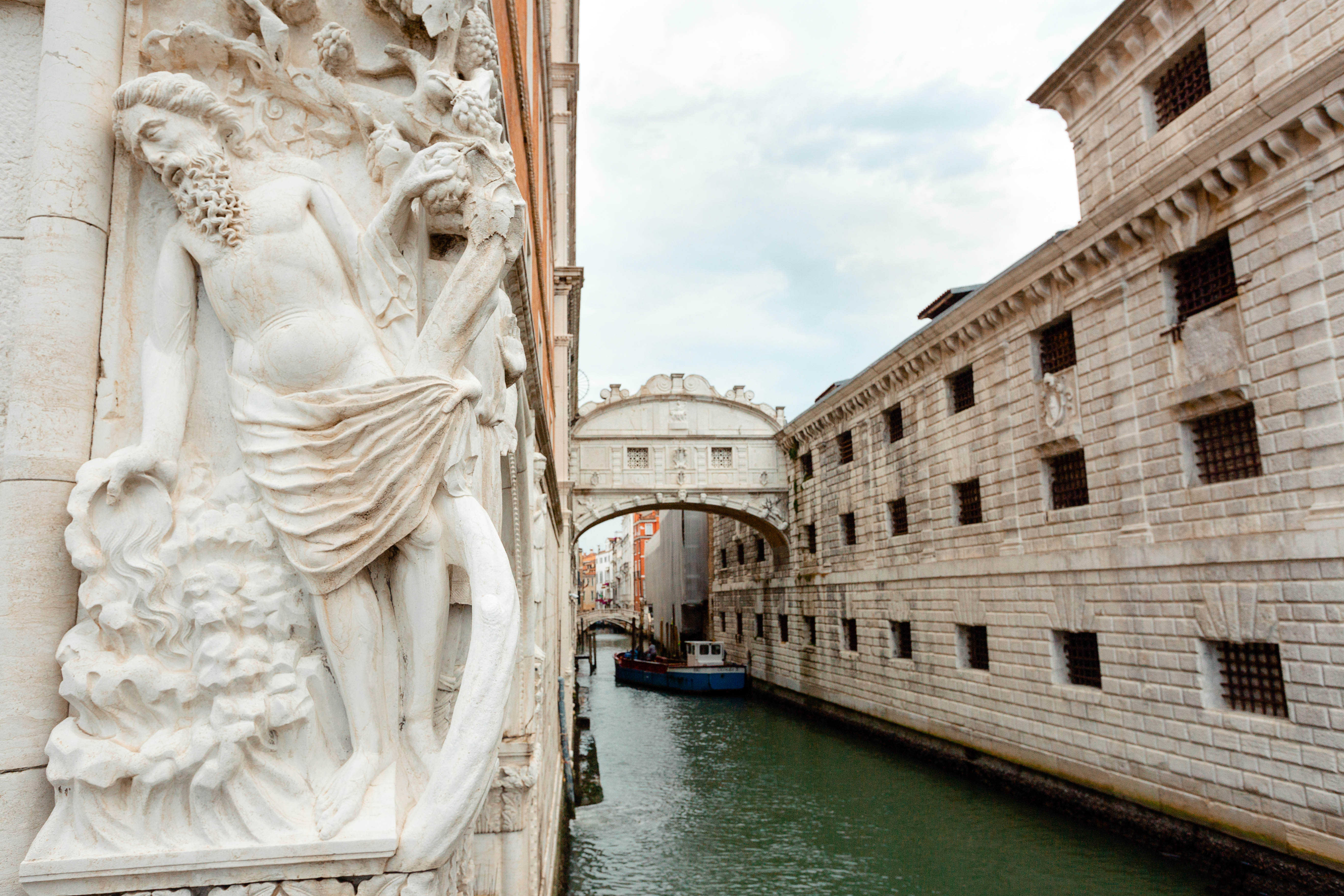 Even in the most touristy of areas, such as the Bridge of Sighs, for example, you can still find unexpected details that most forget to notice. As a tourist, when there's so much to take in and look at, it's easy to lose sight of the details until you remember to zoom in to examine them.