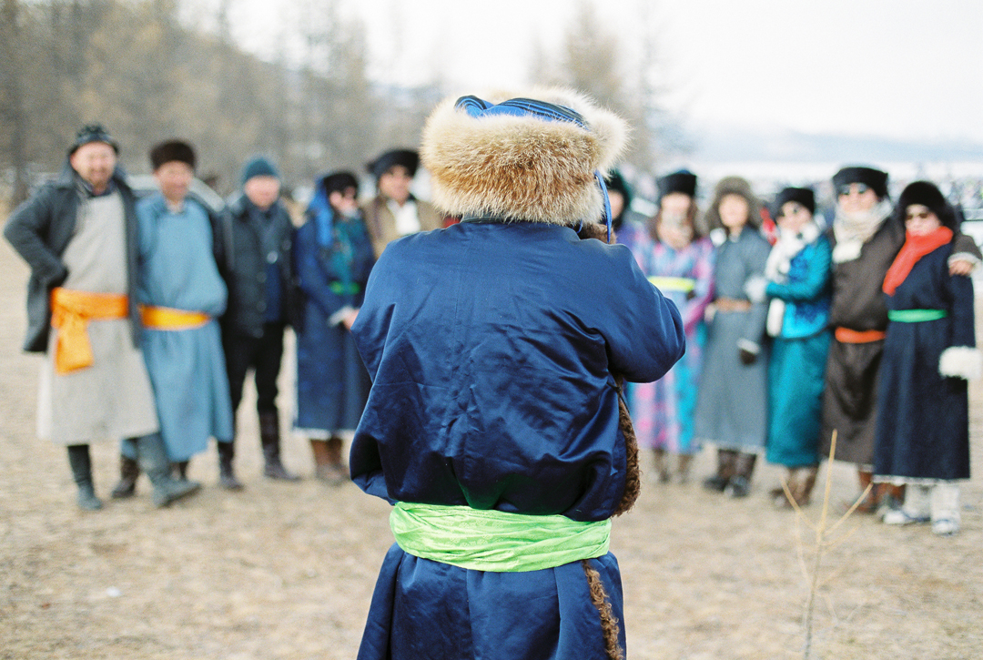 Tourists here are mostly Mongols from Ulaanbaatar. Everyone puts on their warmest and fanciest traditional clothes.