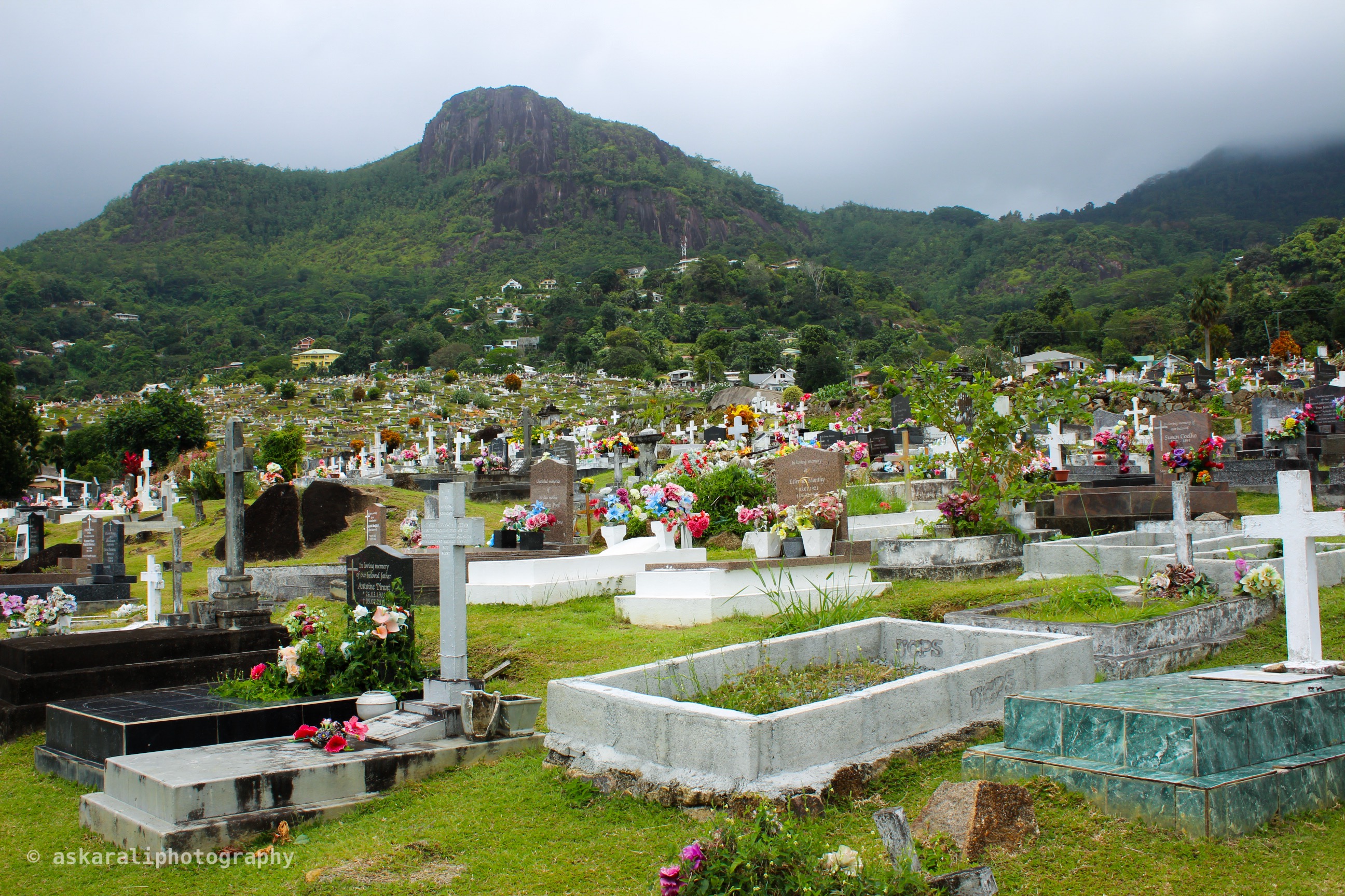 Going through the beautiful Cemetery can easily show the history, it has many Captains and great sailors who loved the island and made it their home.
As french and british colonized, Seychelles still has many french and british influence in population, so the graveyard says the story.