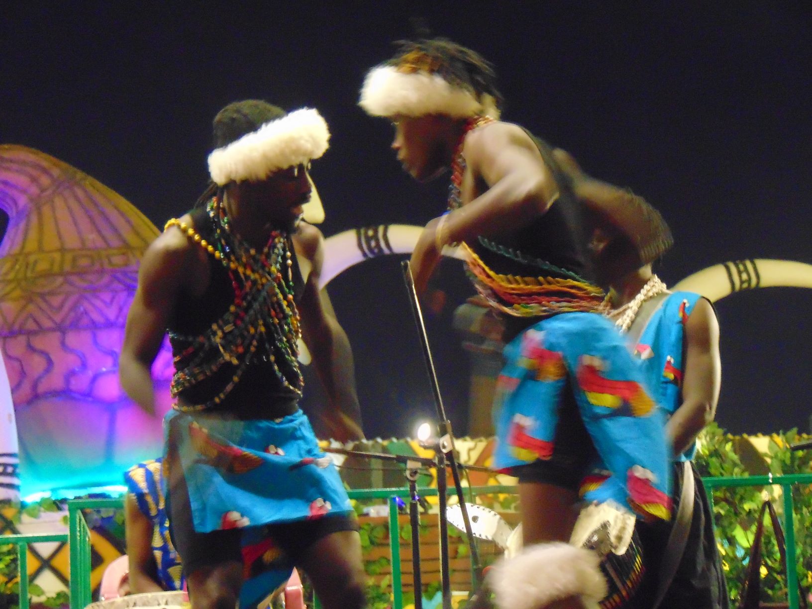 " Let me see ya go"
A dance performance by African Dancers.