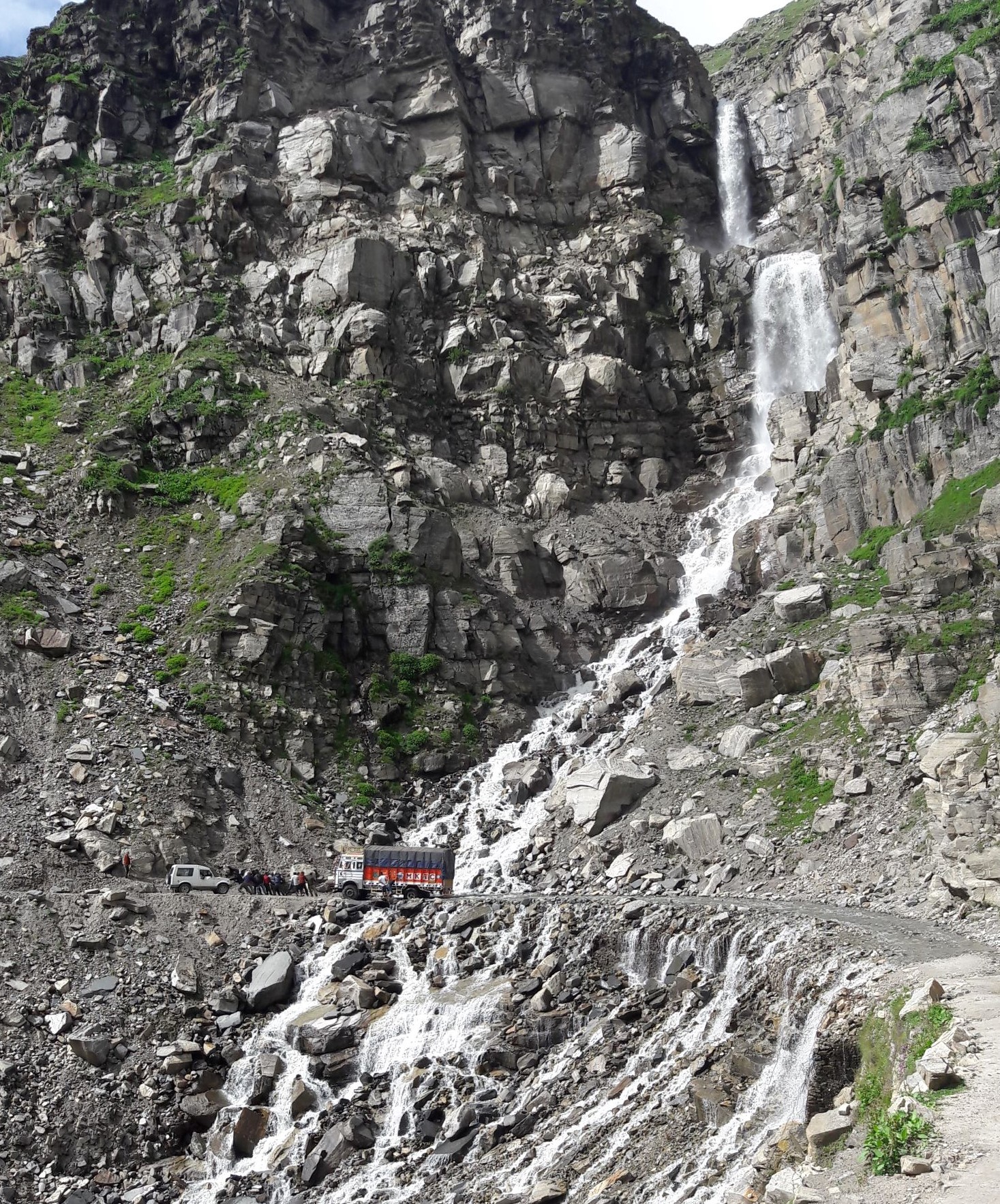 Caught in a Rapid! As we were making our way to Spiti, we came across a massive rapid mid-mountain where a heavily laden got stuck. The passage was so narrow that only one vehicle could pass at at time.