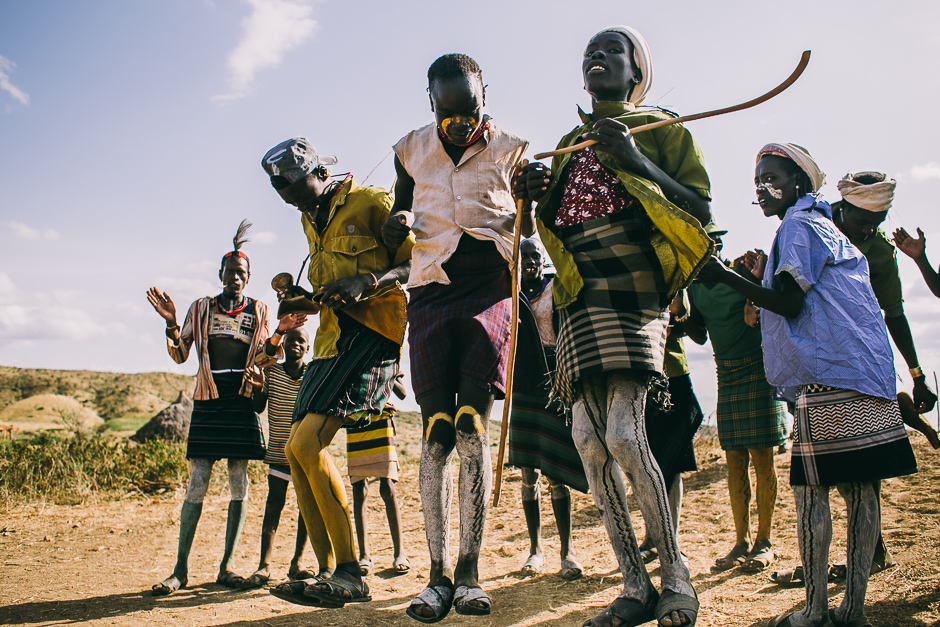 Part of the celebration involves feasting and drinking. The men sing, dance and display their jumping abilities.  The birch sticks carried represent men who previously succeeded in this rite of passage.