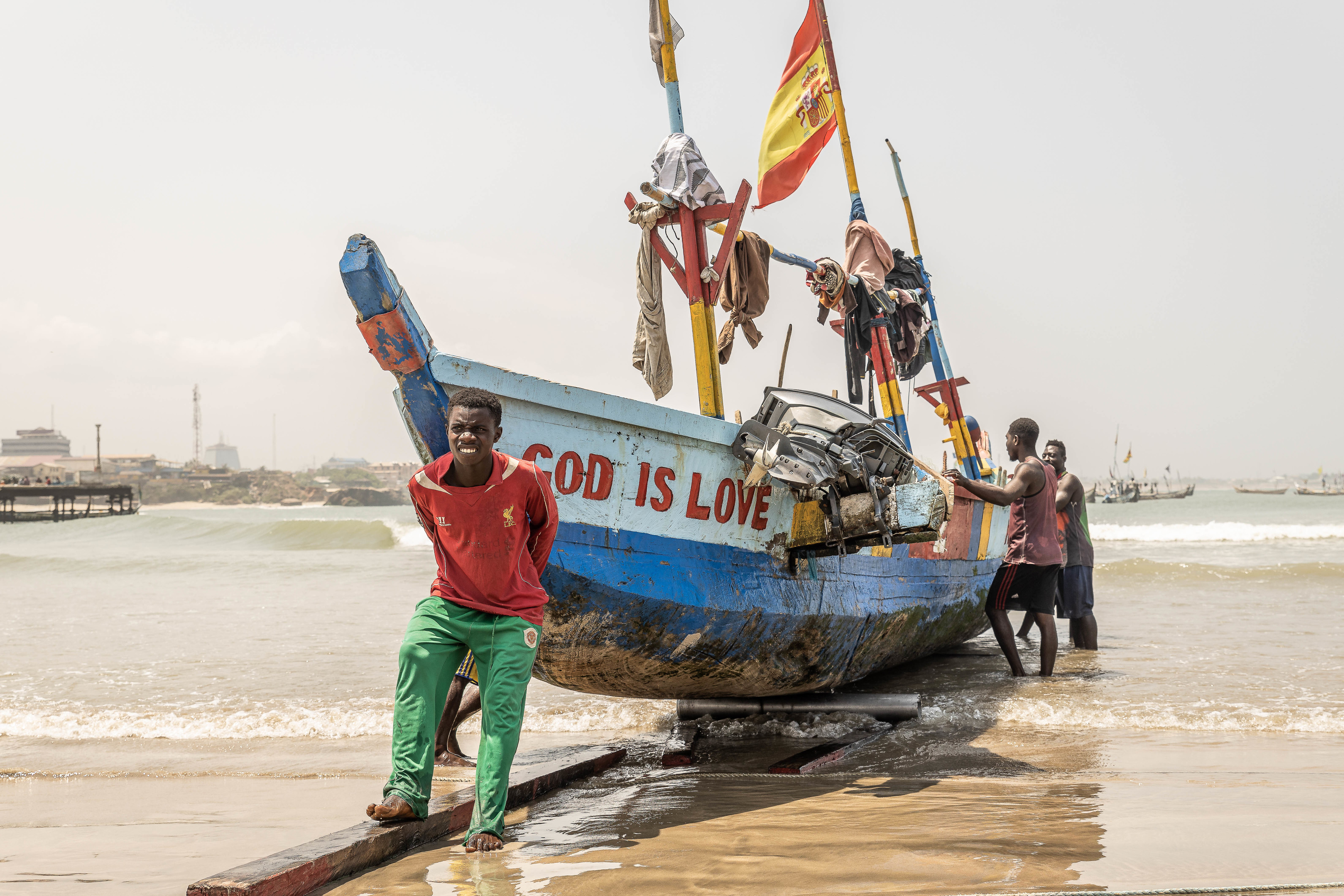 The fishery sector in Ghana, beset with overfishing and a dramatic depletion of stocks, is facing an imminent crisis. There is widespread illegal, unreported and unregulated fishing. The country’s fishery sector creates jobs for 20% of the active labor force. This coastline is next to Jamestown. 