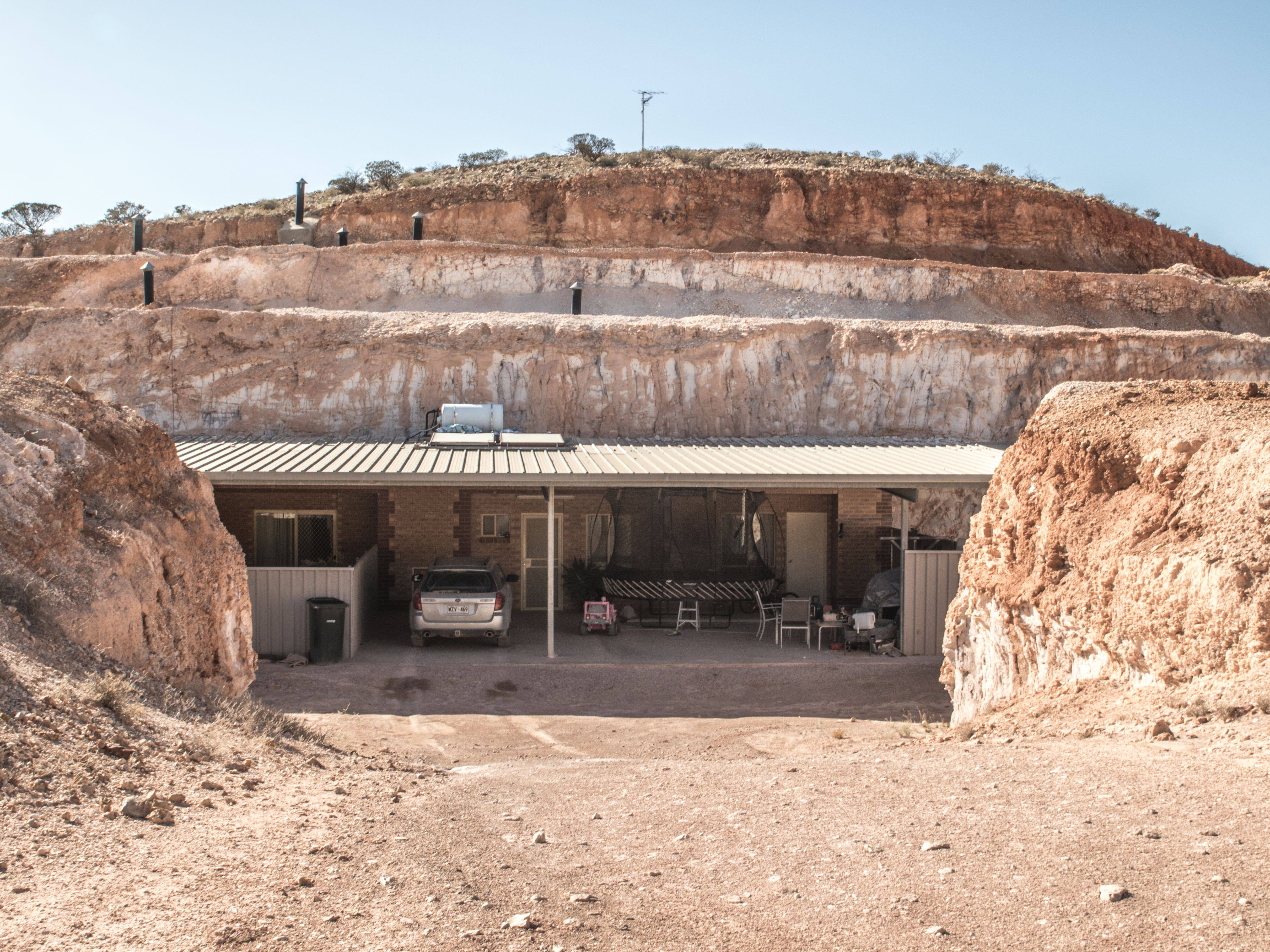 Modern hill-side home in Coober Pedy 