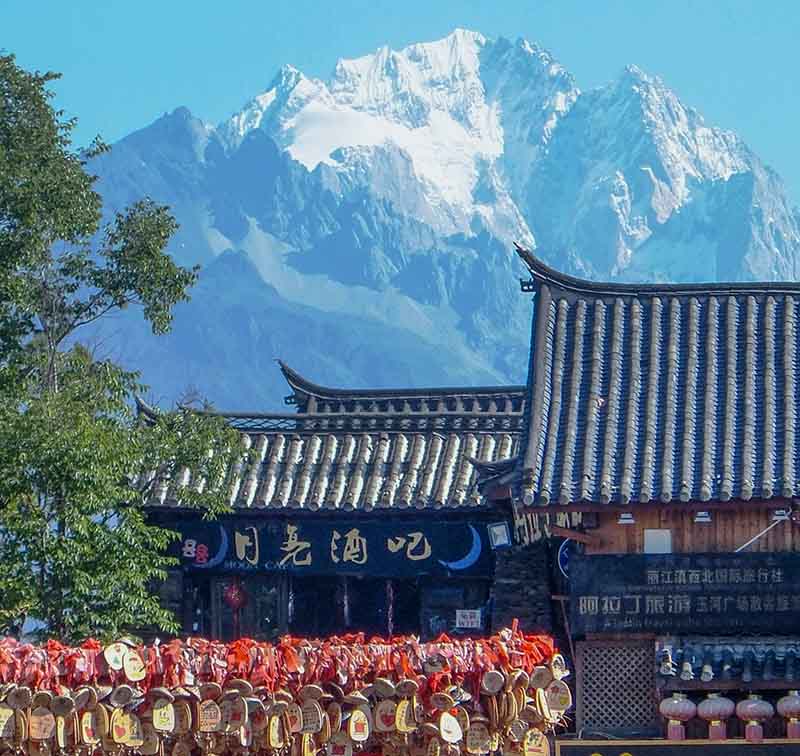 A temple in Daocheng.