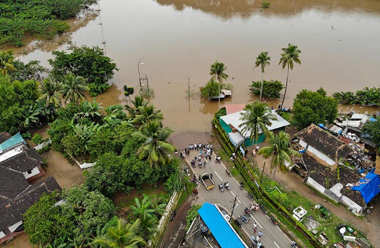 Aluva kerala was flooded after heavy rain and opening of 22 dams across Kerala
