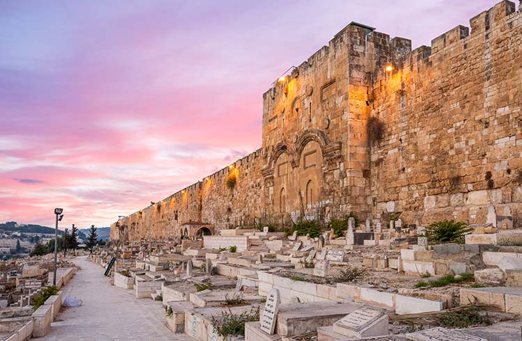 Etiquette Tips for Travelers at Religious Sites in Israel