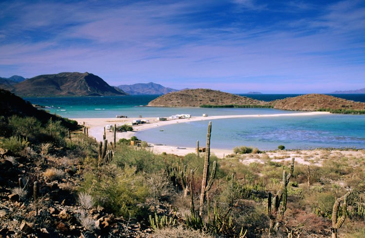 A beach campground in Bahía Concepción, Baja California Sur, Mexico.
